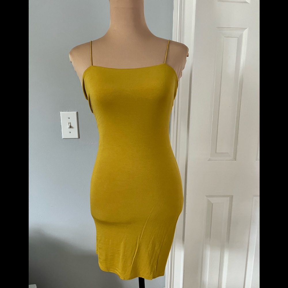 FashionNova Body Sculpting dress. Size M.